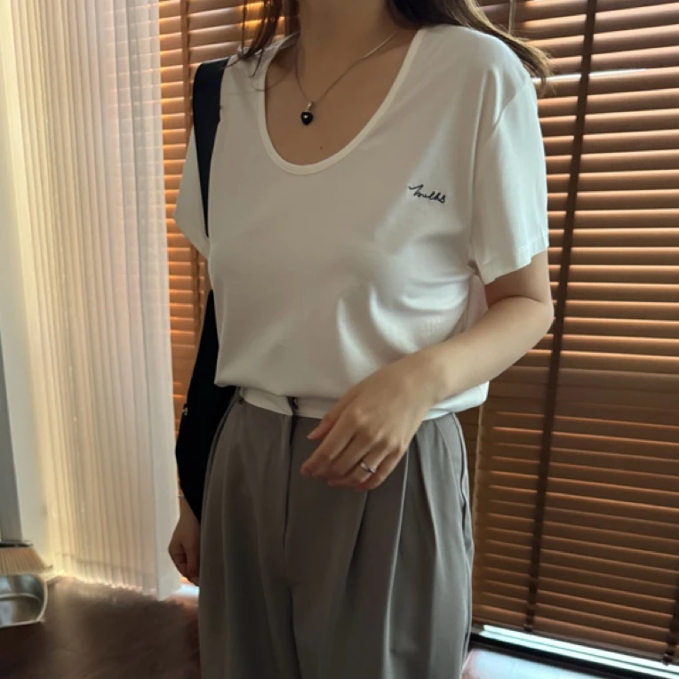 【金恩慧欧尼Hi mood】字母刺绣u领纯色休闲百搭T恤