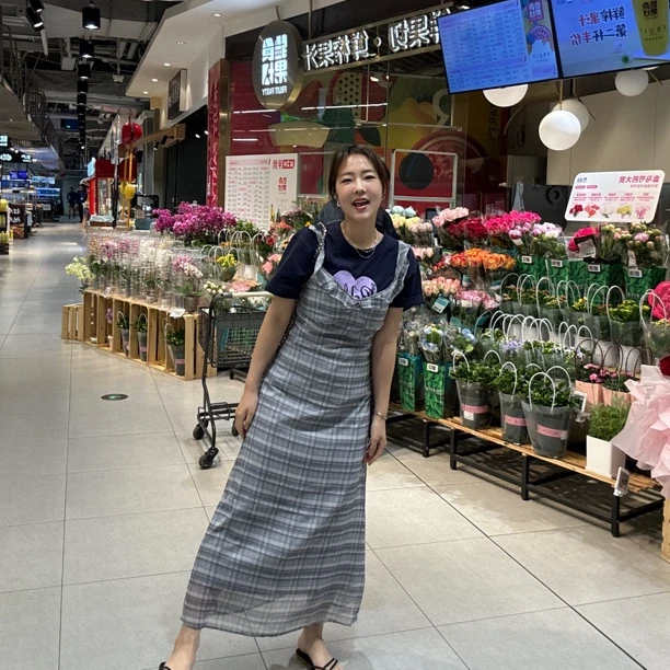 【金恩慧欧尼Hi mood】丝感格纹拼接可调节吊带连衣裙