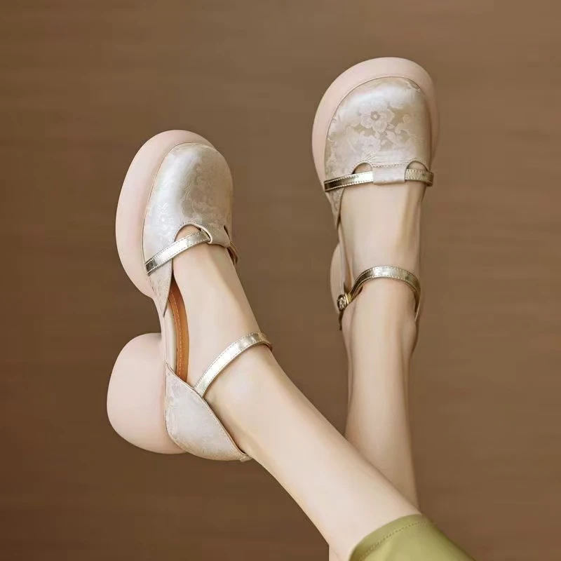 2025夏季新款粗跟国风拼色包头凉鞋休闲厚底真软皮圆头高跟罗马鞋