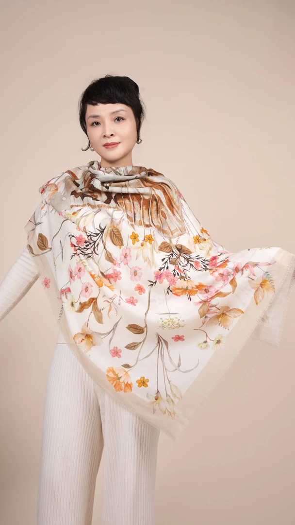 锦棠绒逸（蝶意）女士披肩羊绒围巾保暖围脖时尚气质135*135