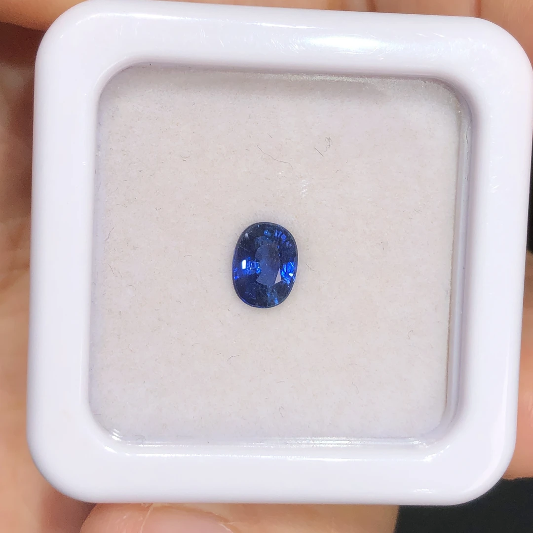1.18ct、皇家蓝蓝宝石裸石