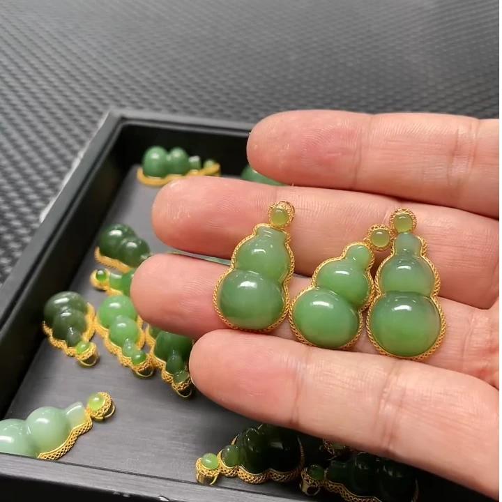 【新疆和田玉】18K金镶和田玉葫芦吊坠(多样性发1) 不带链 2650