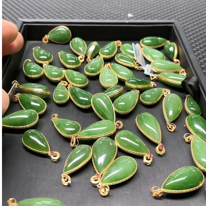 【新疆和田玉】18k金镶嵌水滴挂件（多样性发一件)（不带链) 1860