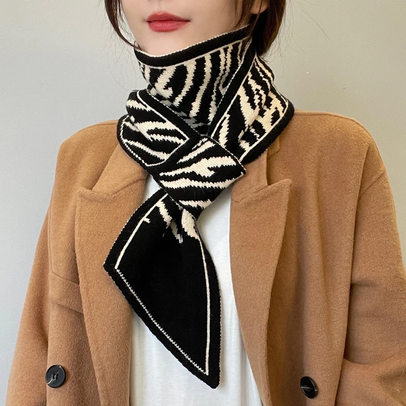 韩系氛围感围巾女冬季保暖短款2025新款针织毛线护颈春秋围脖百搭