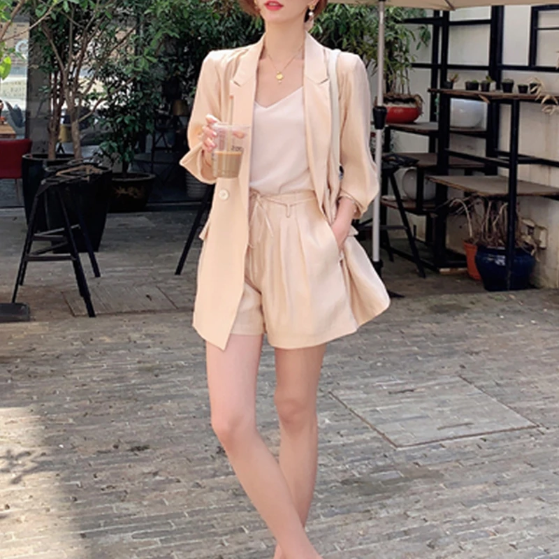 西装套装女夏款薄款时尚气质显瘦高级感七分袖宽松粉色短裤两件套