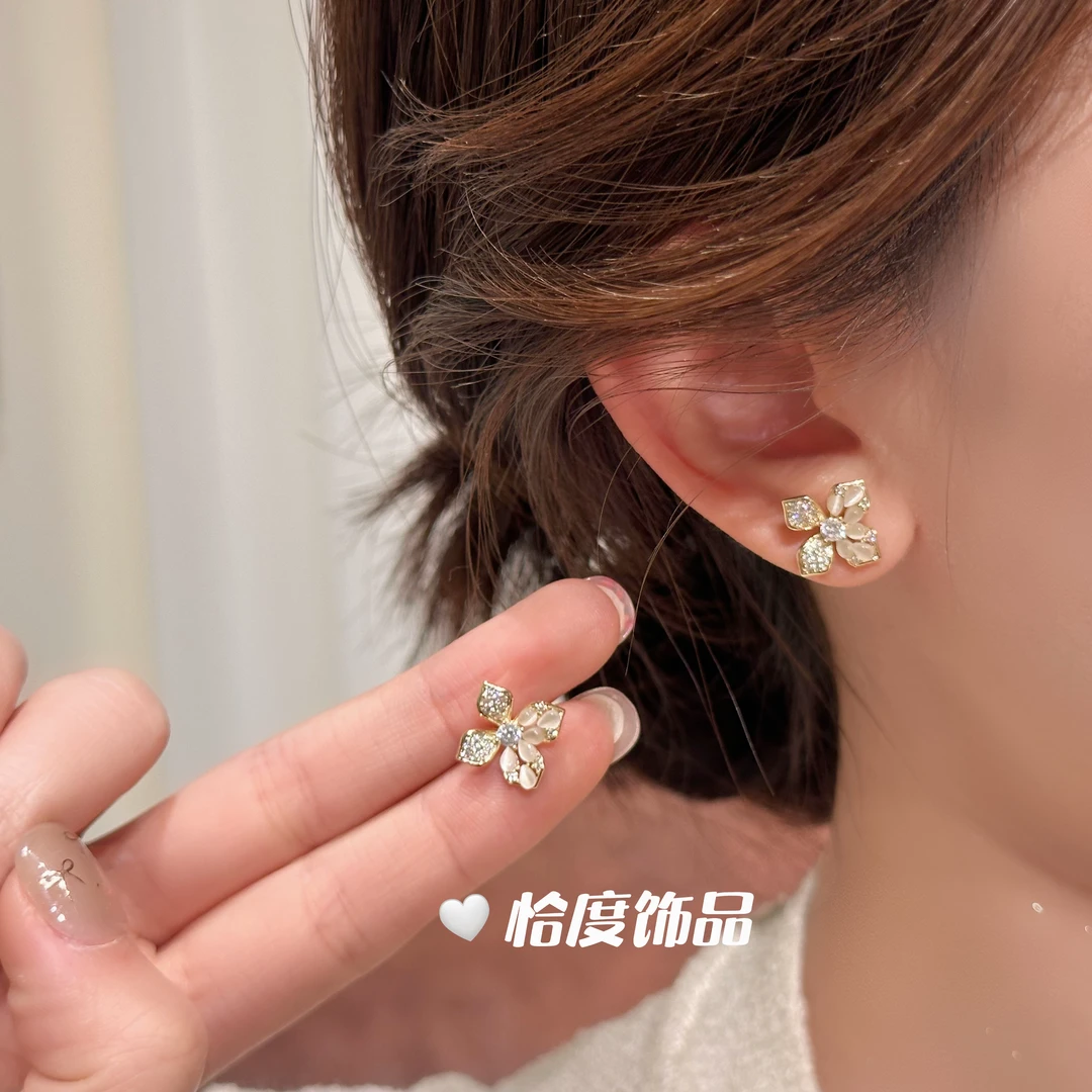 【恰度】猫猫石新款爆款四叶花ins风简约耳饰