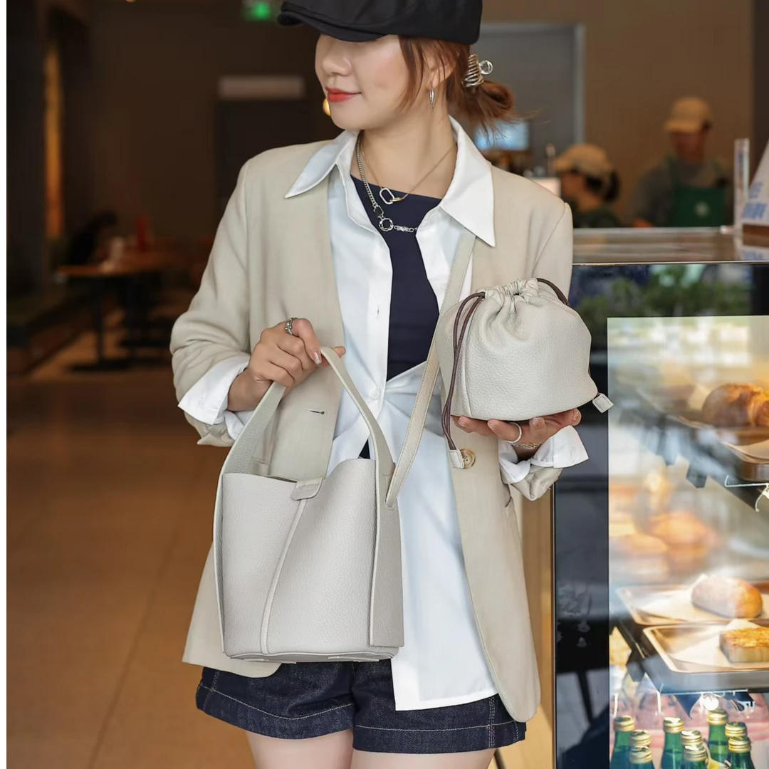 秋季实用2024新款水桶包女士大容量简约高级感单肩斜挎女包轻奢