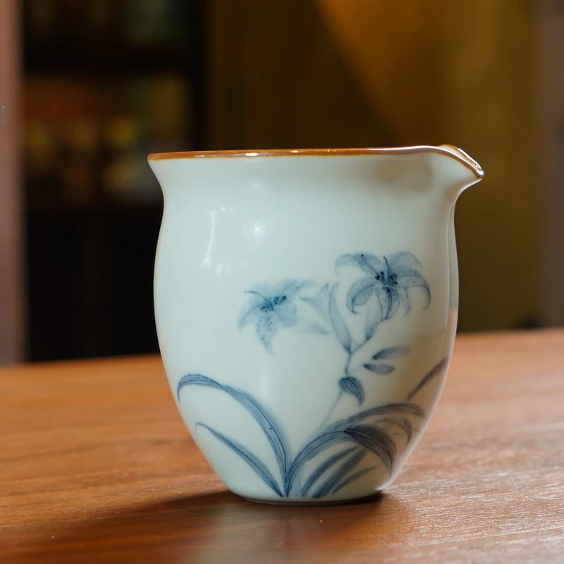 景德镇 文心素器 气柴云影鹰嘴铃兰花公道杯仿汝手绘手工陶瓷茶具