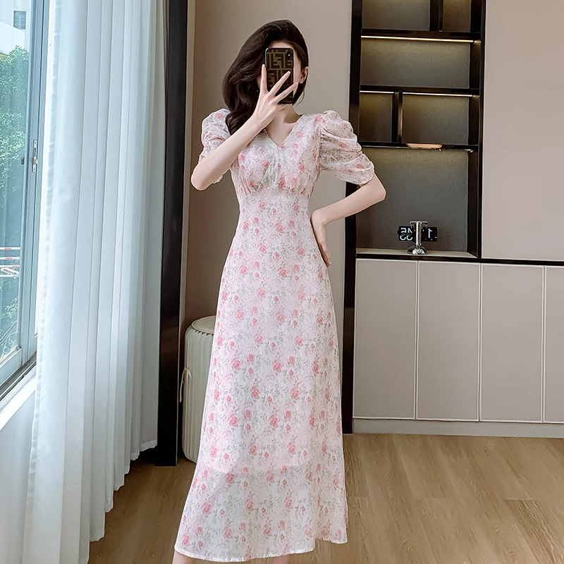 2024夏季新款法式V领泡泡袖甜美减龄碎花雪纺气质显瘦长款连衣裙