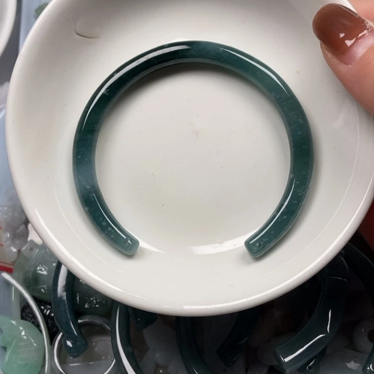 【闪购商品】翡翠颈饰未镶嵌