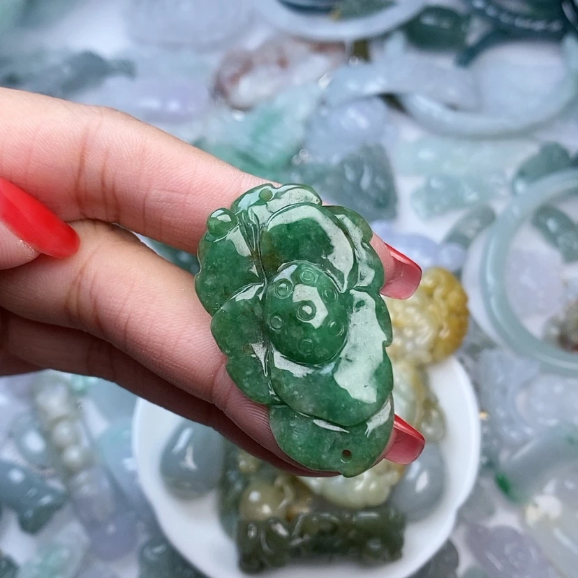 【闪购商品】翡翠颈饰未镶嵌燕*