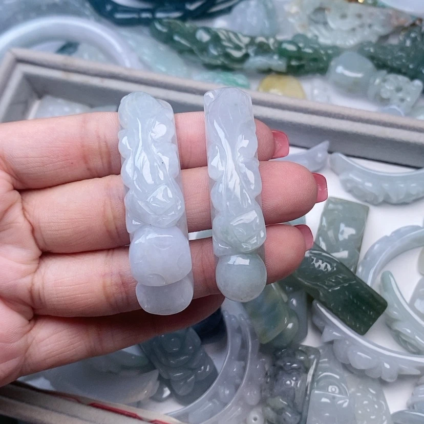 【闪购商品】翡翠颈饰未镶嵌胡*胡