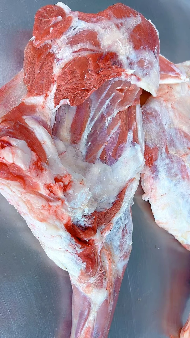 新疆冰碴驹俐山羊新鲜羊腿现宰