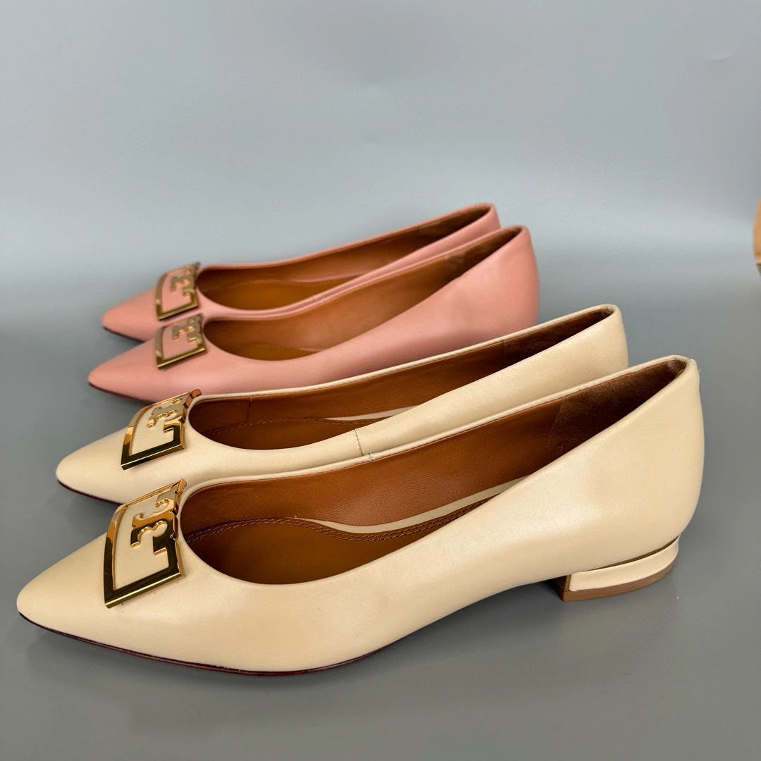 全新未使用 TORY BURCH/汤丽柏琦 001 粉 平底尖头浅口单鞋