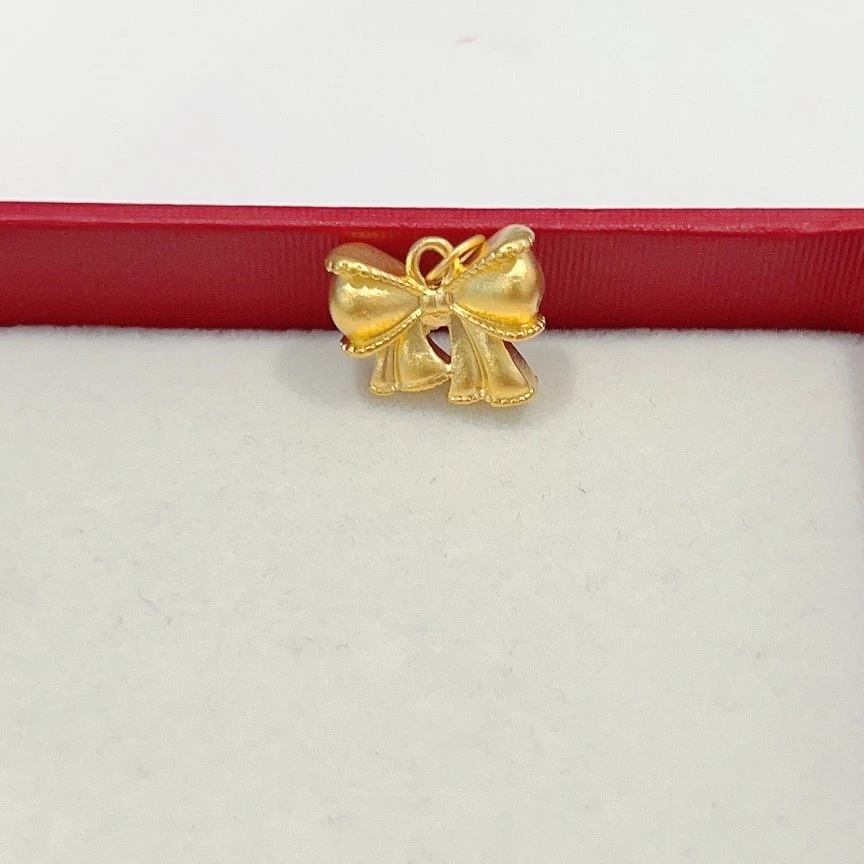 【雨文珠宝】足金999在逃公主圆扣蝴蝶结吊坠时尚转运珠真金磨砂