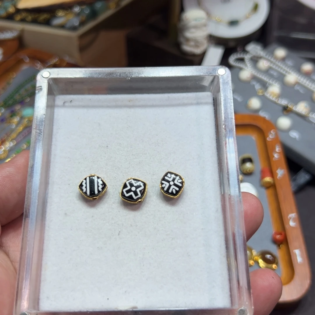 玛瑙/玉髓定制款18K金镶嵌黑白玛瑙菱形珠