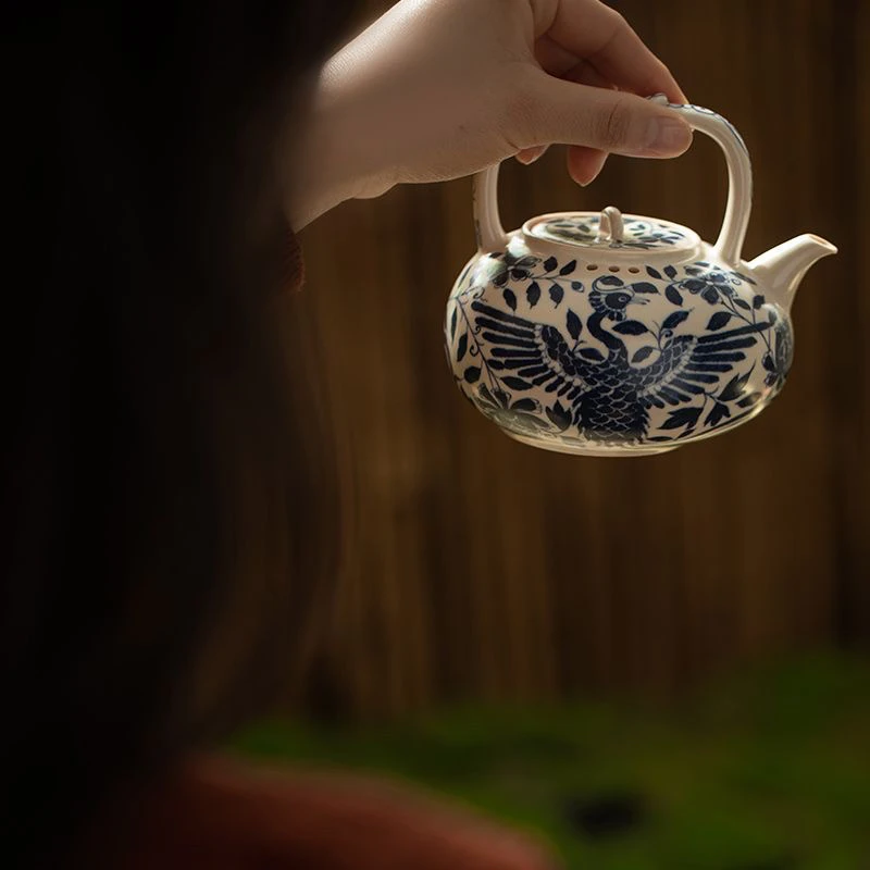 凤穿花卉提梁烧水壶