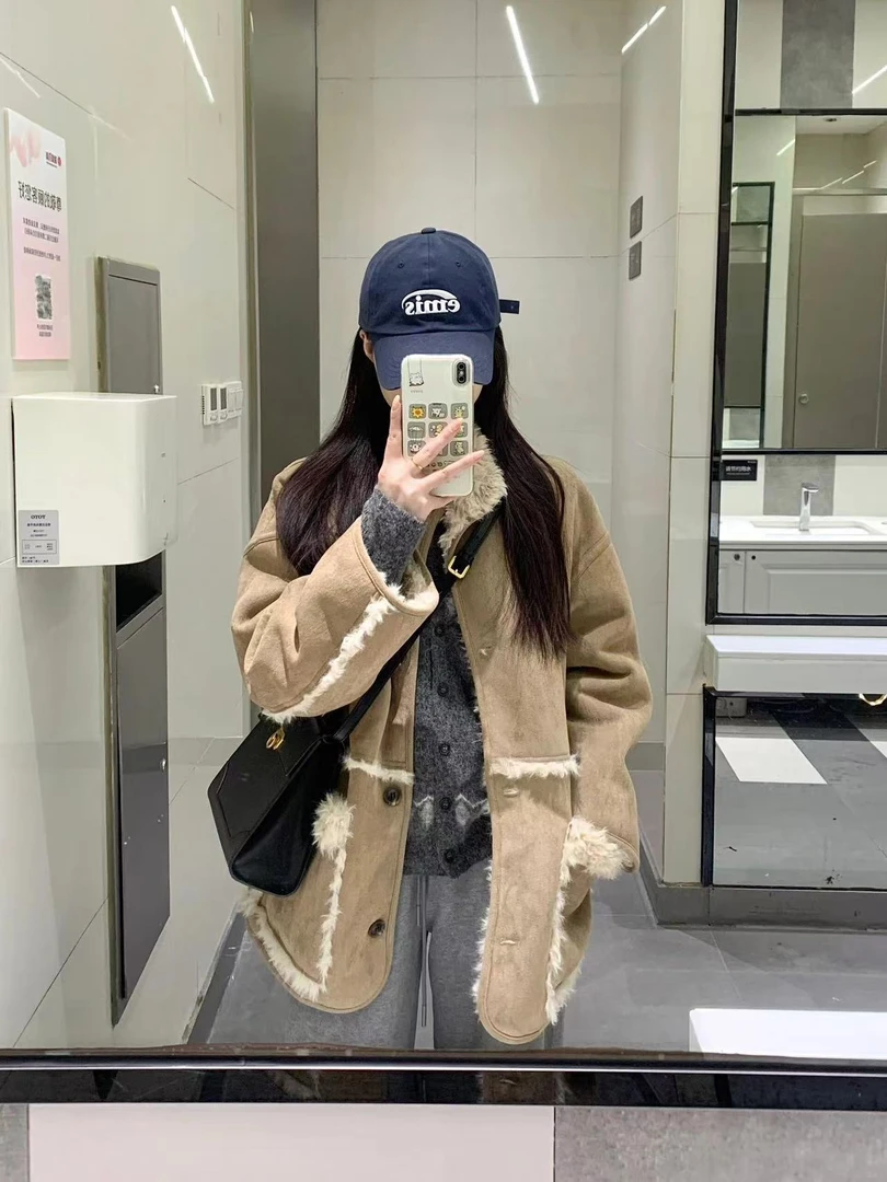 卡韩系穿搭皮毛一体两面穿外套复古宽松费尔岛针织开衫灰色休闲裤