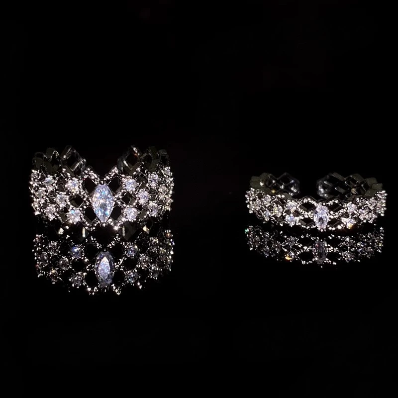 铜合金合成锆石戒指 高级感轻奢镶钻镂空蕾丝宽版开口可调节戒指