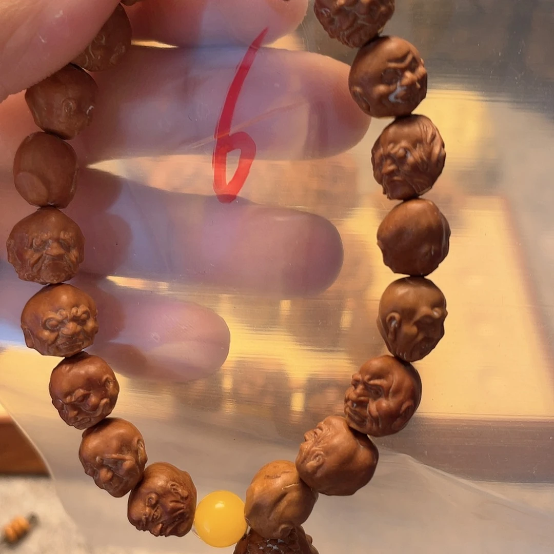 龙纹桃核雕刻罗汉非全品练手款