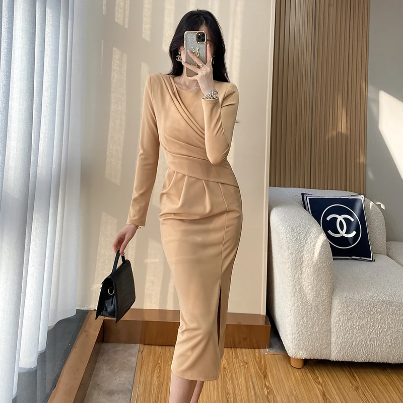 高贵上档次女装连衣裙2024秋冬款连衣裙高级感收腰显瘦开叉连衣裙