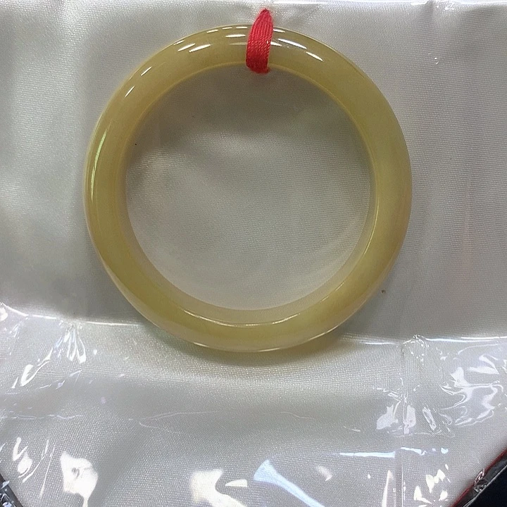 翡翠手镯未镶嵌翡翠手镯