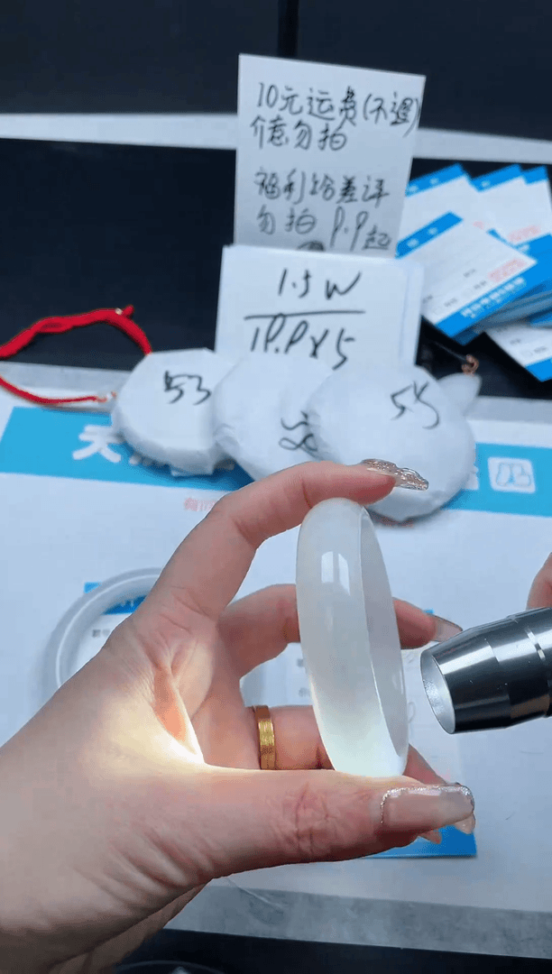 【闪购商品】石英质玉手镯未镶嵌140