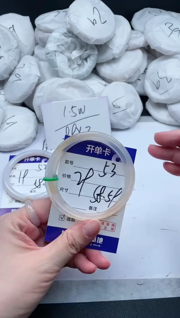 【闪购商品】石英质玉手镯未镶嵌*53-58