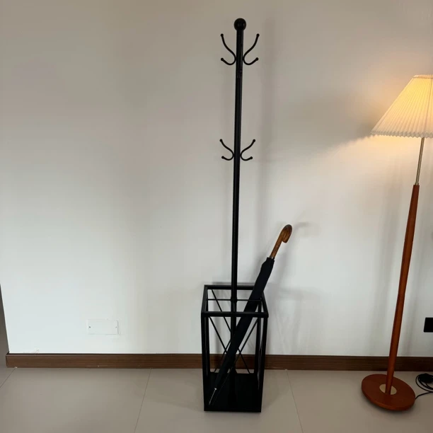 黑色铁艺衣帽架（高度175.2cm宽30公分）