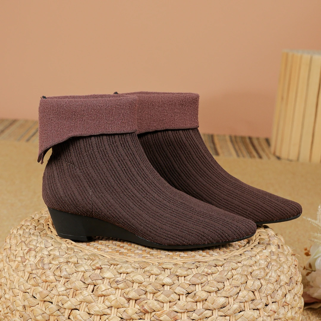 2025秋冬尖头坡跟针织翻边绒燕尾筒瘦瘦靴保暖小众设计感弹力短靴