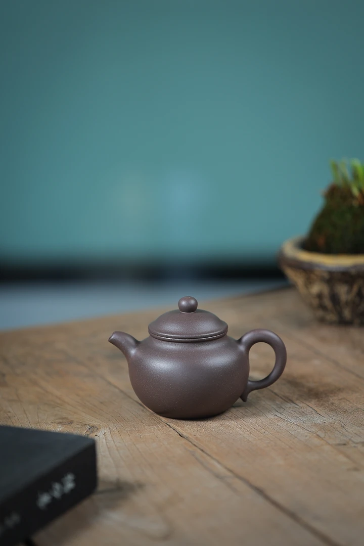 莲子壶,青灰泥,大约200毫升,国工半手作品。