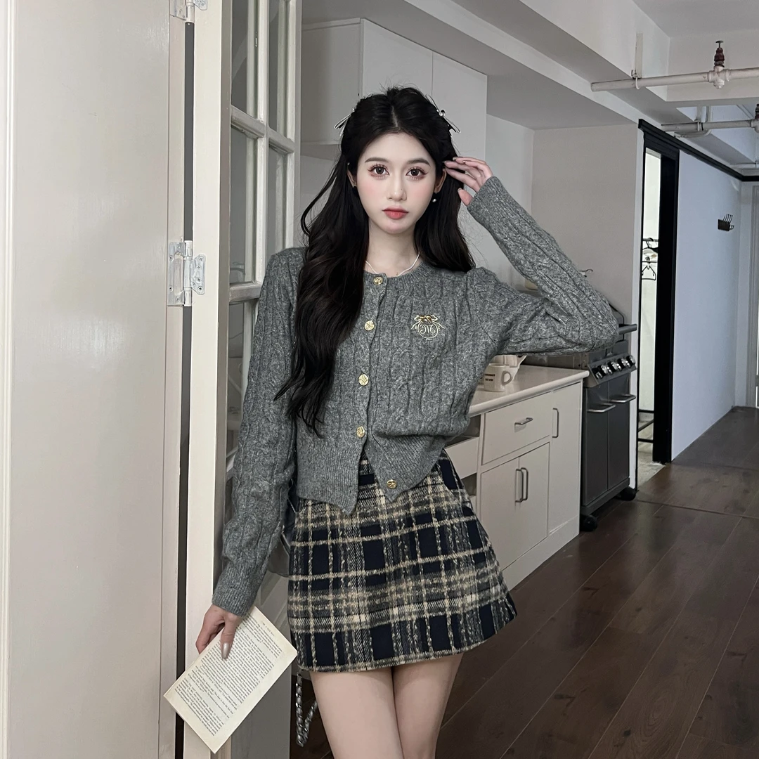 【miu系千金】长袖短款格纹显瘦气质针织高腰时尚复古格子