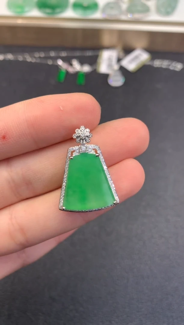 【闪购商品】翡翠颈饰18K金镶嵌
