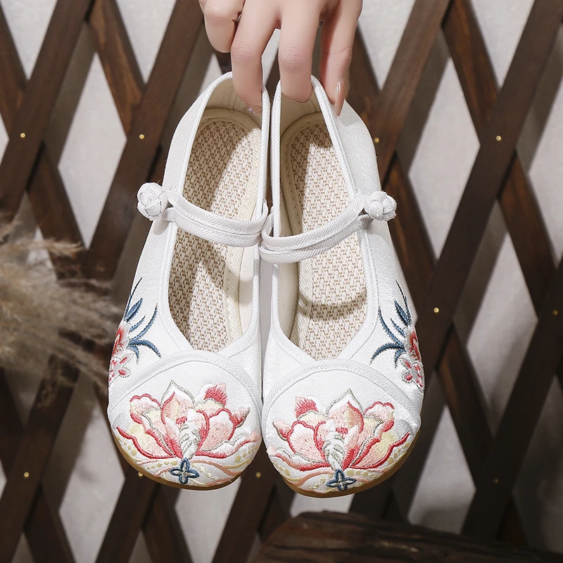 古风汉服鞋子女中国风旗袍鞋茶艺师女士圆头绣花鞋坡跟老北京布鞋