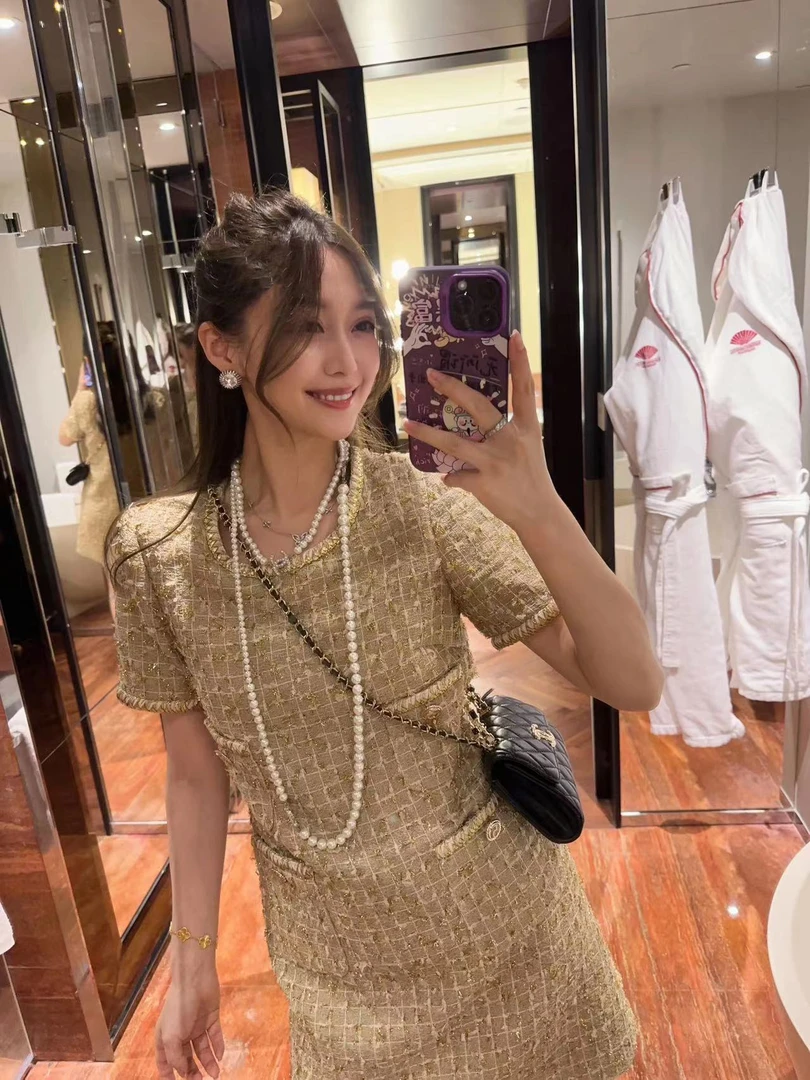 W·HAHA【金风玉露】轻奢金贵气感高级气质显瘦春夏圆领裙 21638