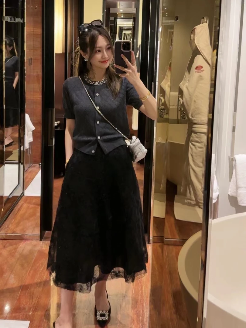 W·HAHA【午夜瑰色】新中式百搭设计款刺绣显瘦黑色蝴蝶花唐裙 51270