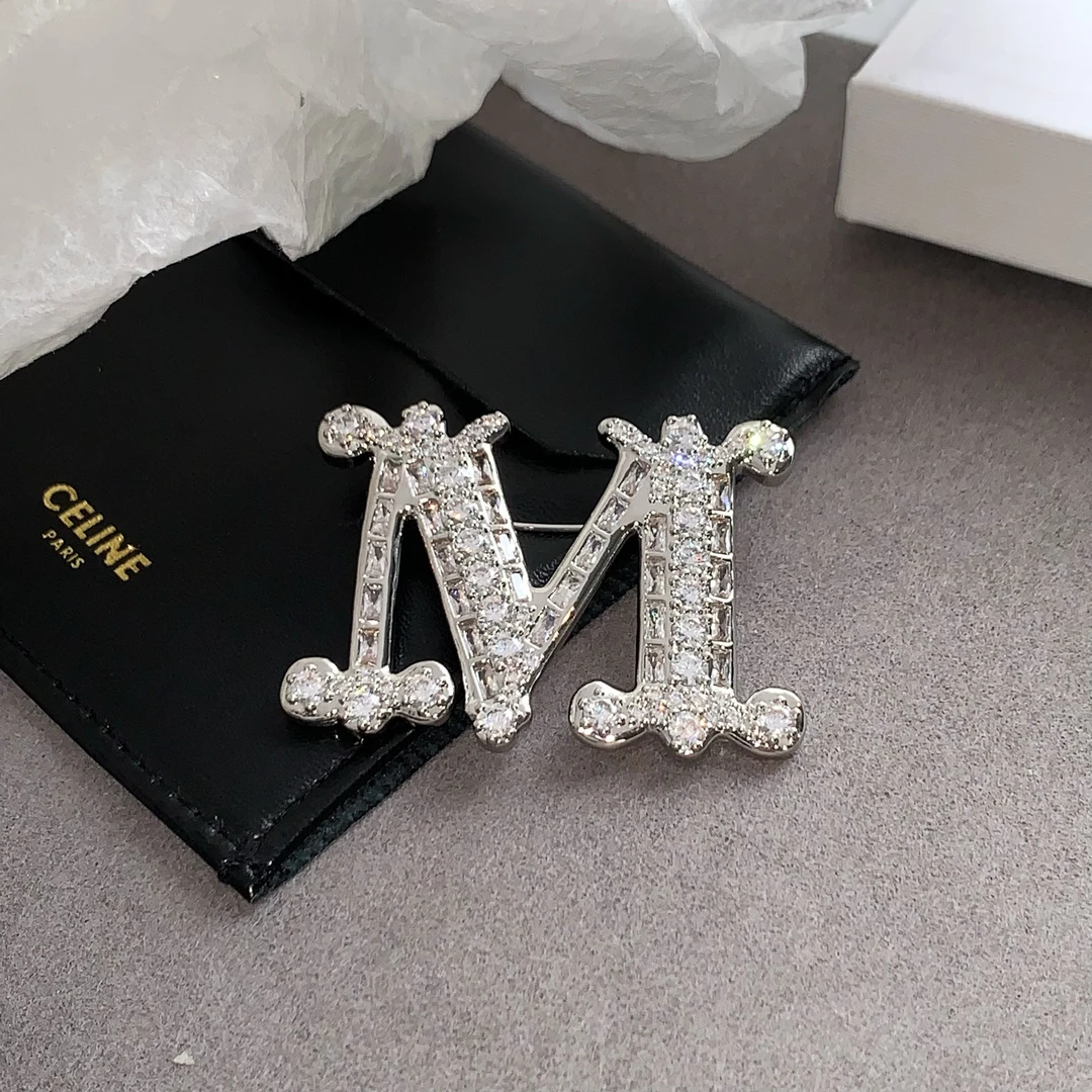 铜合金胸针 M字母大衣高档胸花女设计感小众毛衣小香别针
