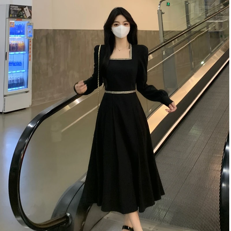 大码胖mm法式复古方领黑色连衣裙女秋季高级感收腰显瘦长裙子1384