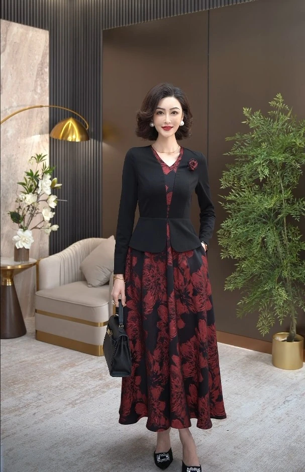 2024秋季满绣提花刺绣工艺新款优雅气质显瘦长袖女装连衣裙WF3105