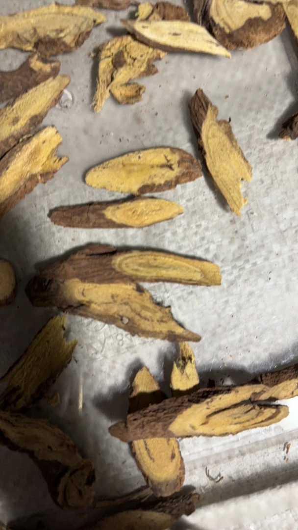 生长多年甘草切片