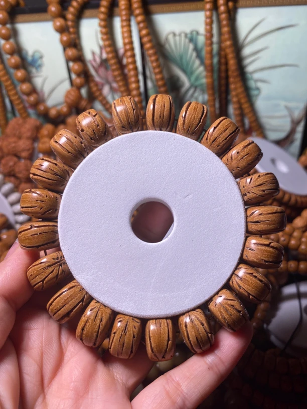 车轮，桃核，轮胎