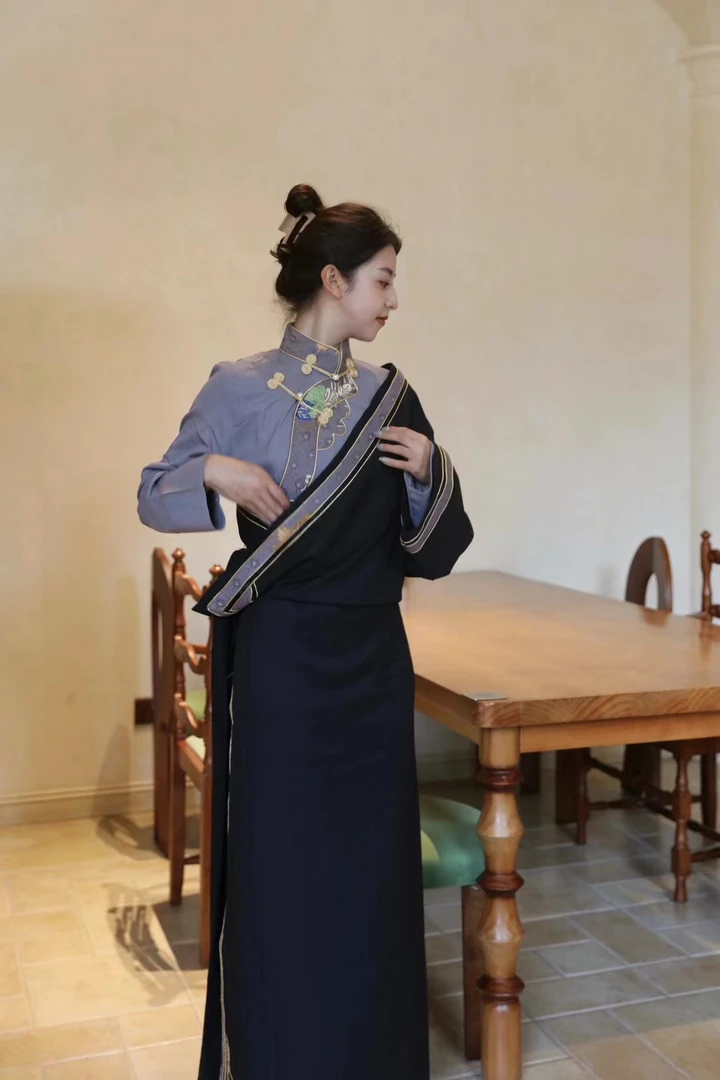 『西采青』2024新款藏袍女士康装套装两件套衬衣+藏袍