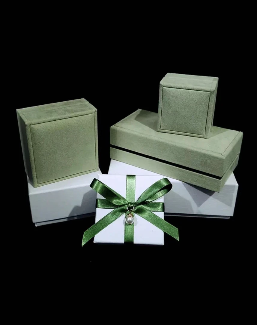 【怡宝宝】四叶单花小耳拍盒 轻奢百搭饰品盒带小耳拍