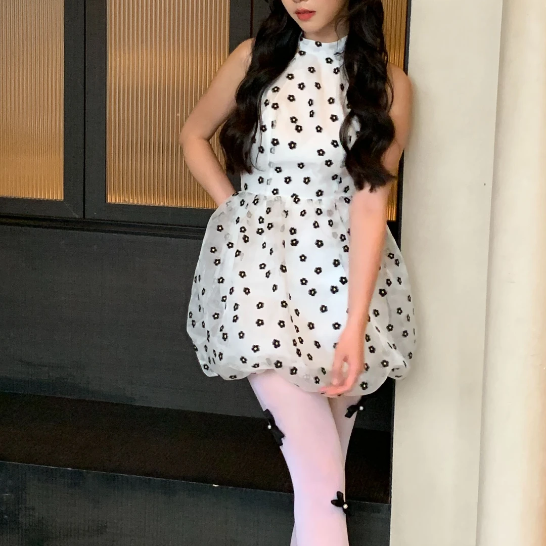 制造后花园*梦幻感提花大露背挂脖连衣裙