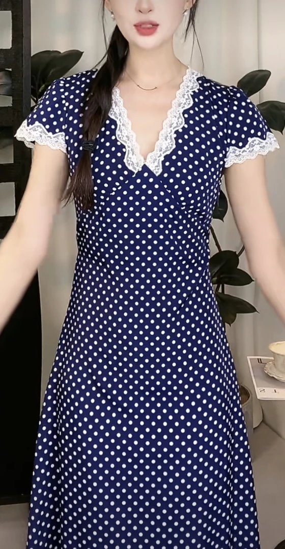 法式茶歇蓝色波点连衣裙女夏季收腰温柔氛围感气质显瘦a字裙长裙