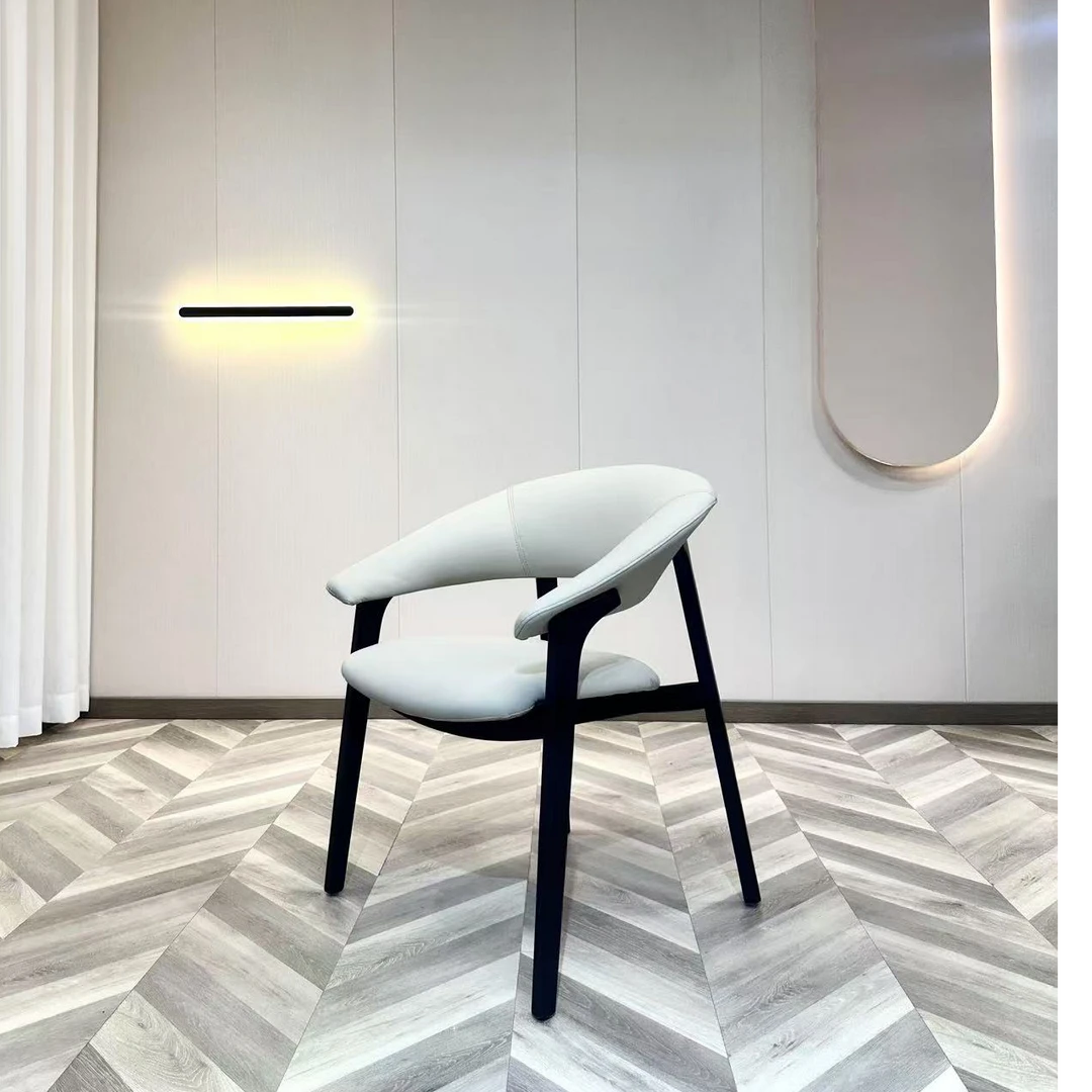 轻奢真皮餐椅家用设计师实木靠背椅意式白蜡木洽谈椅现代简约化妆