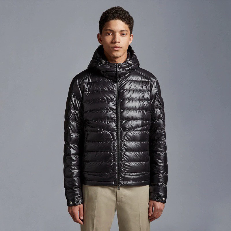 MONCLERMoncler/盟可睐正品轻薄男士连帽黑色羽绒服外套2341084