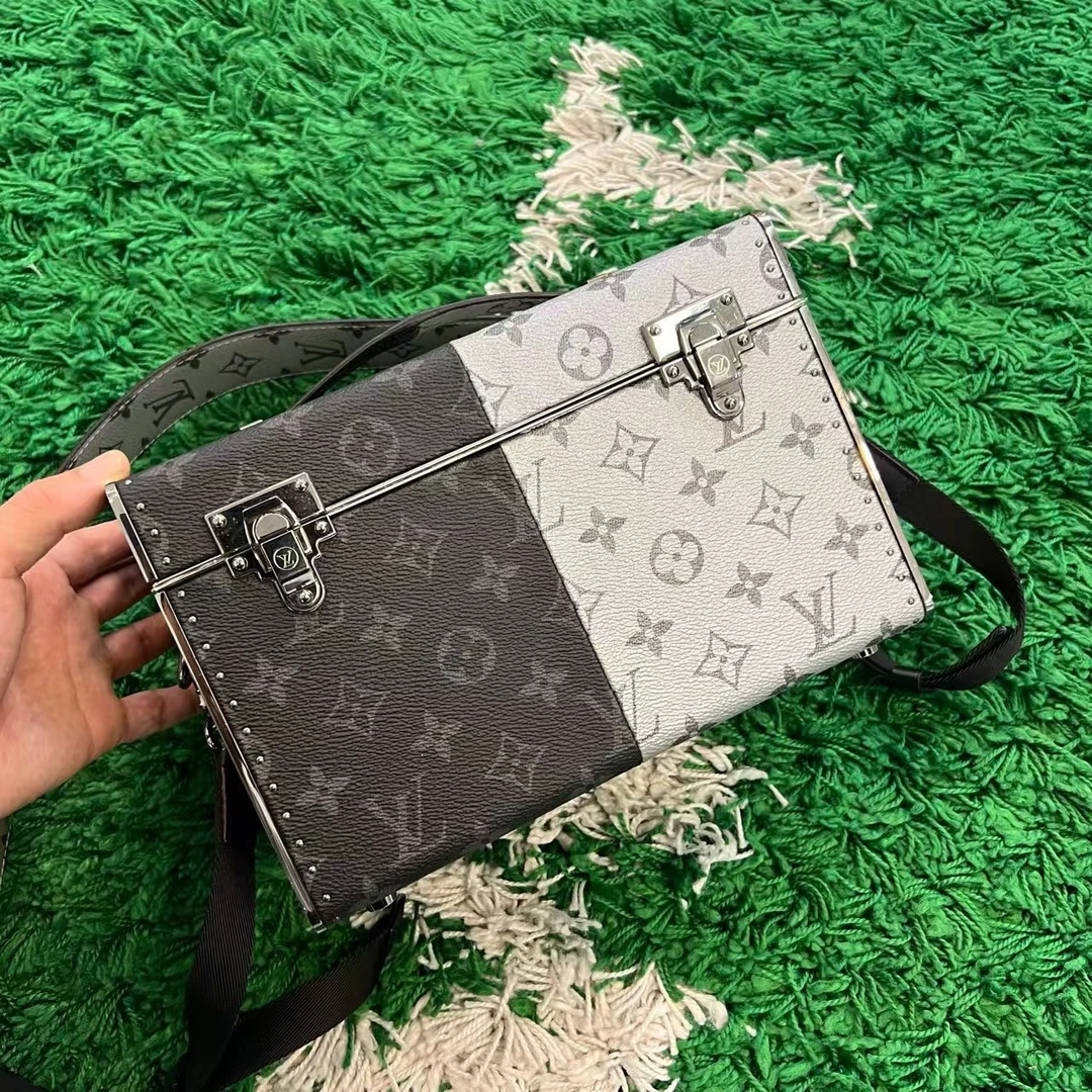 louis vuitton lv 黑银 东京限定 老花硬盒/99新/工价：9万