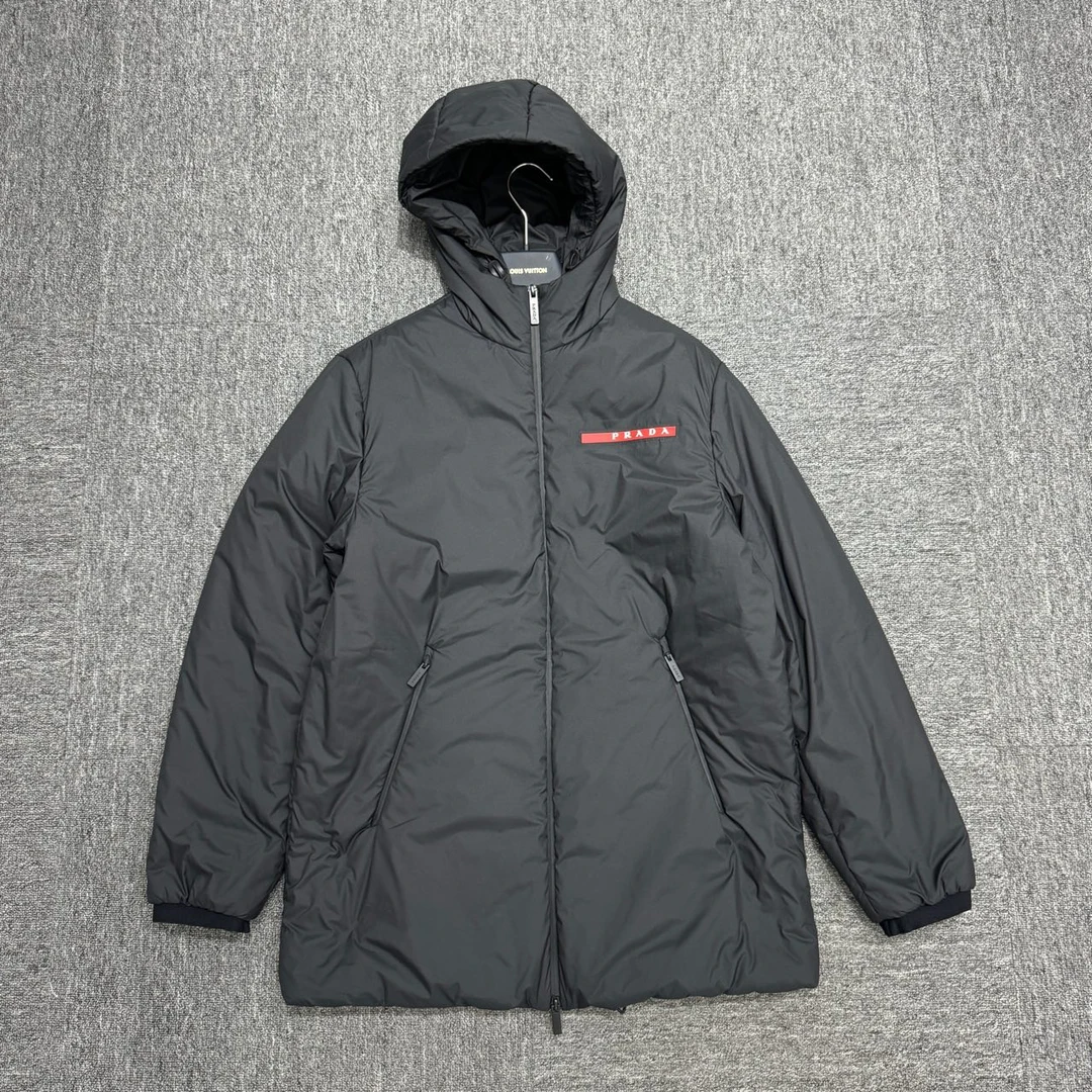 Prada 红标运动系列 棉服/s码/99新/公价19000/10931