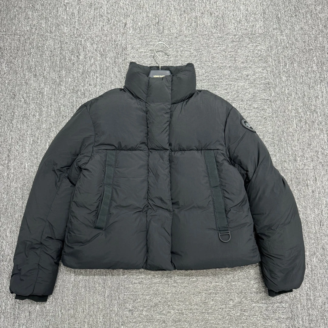 Canada Goose Junction纯色黑标短款羽绒服/M码/99新/11095